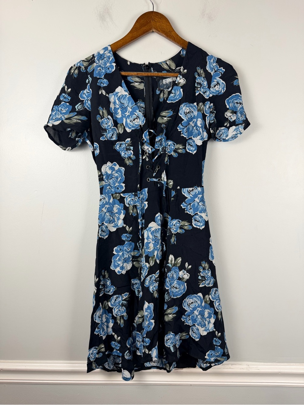 Reformation Koa Dress lace up in Briar floral black blue size 2